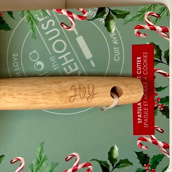 Christmas Dachshunds in Santa Hats Kissing Under Mistletoe + Tree Cookie Cutter - Picture 5 of 6